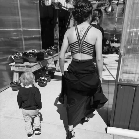 Size 0 Alyce Paris prom dress - Picture 2 of 3